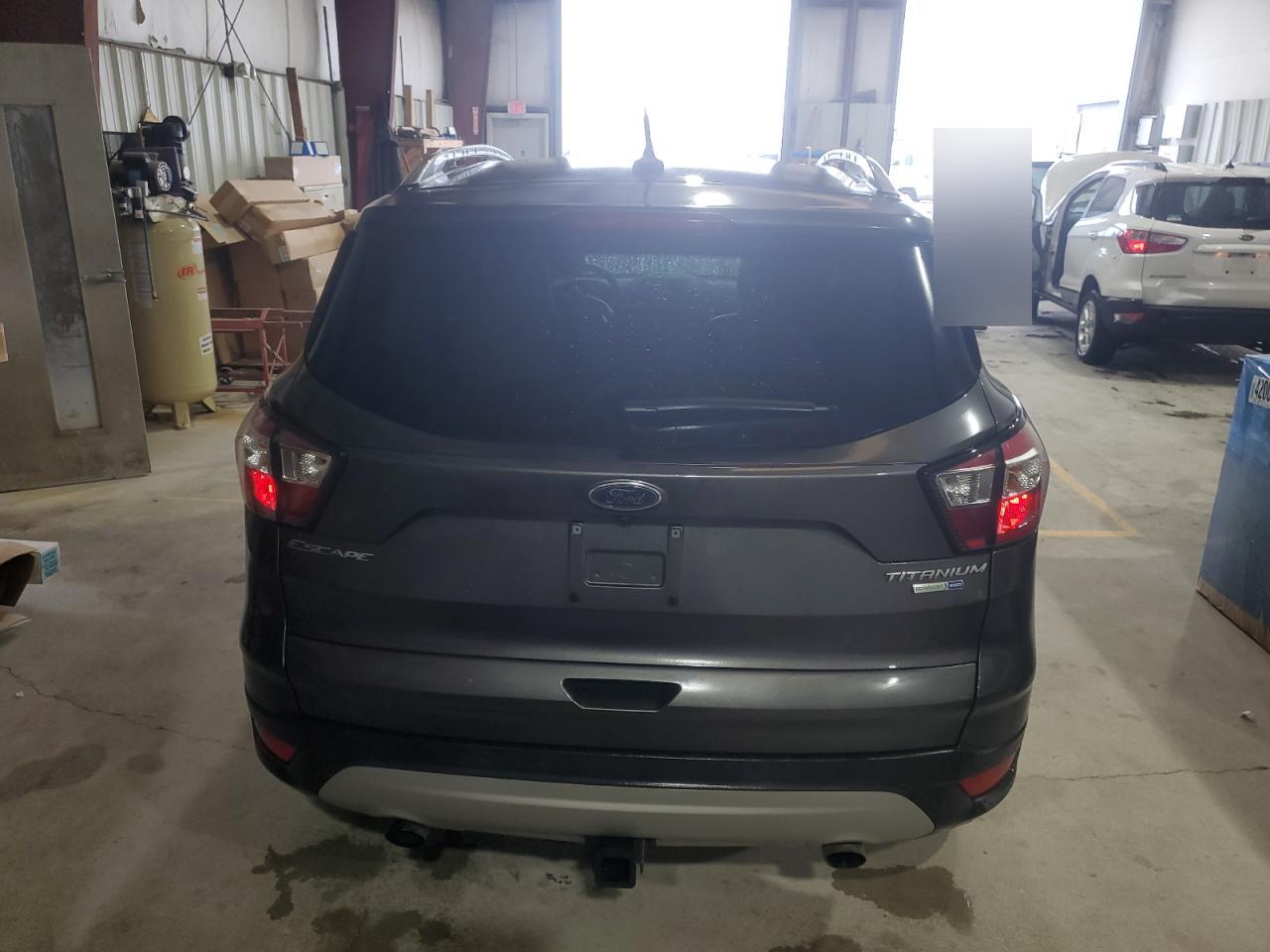 1FMCU9J92JUC56147 2018 Ford Escape Titanium