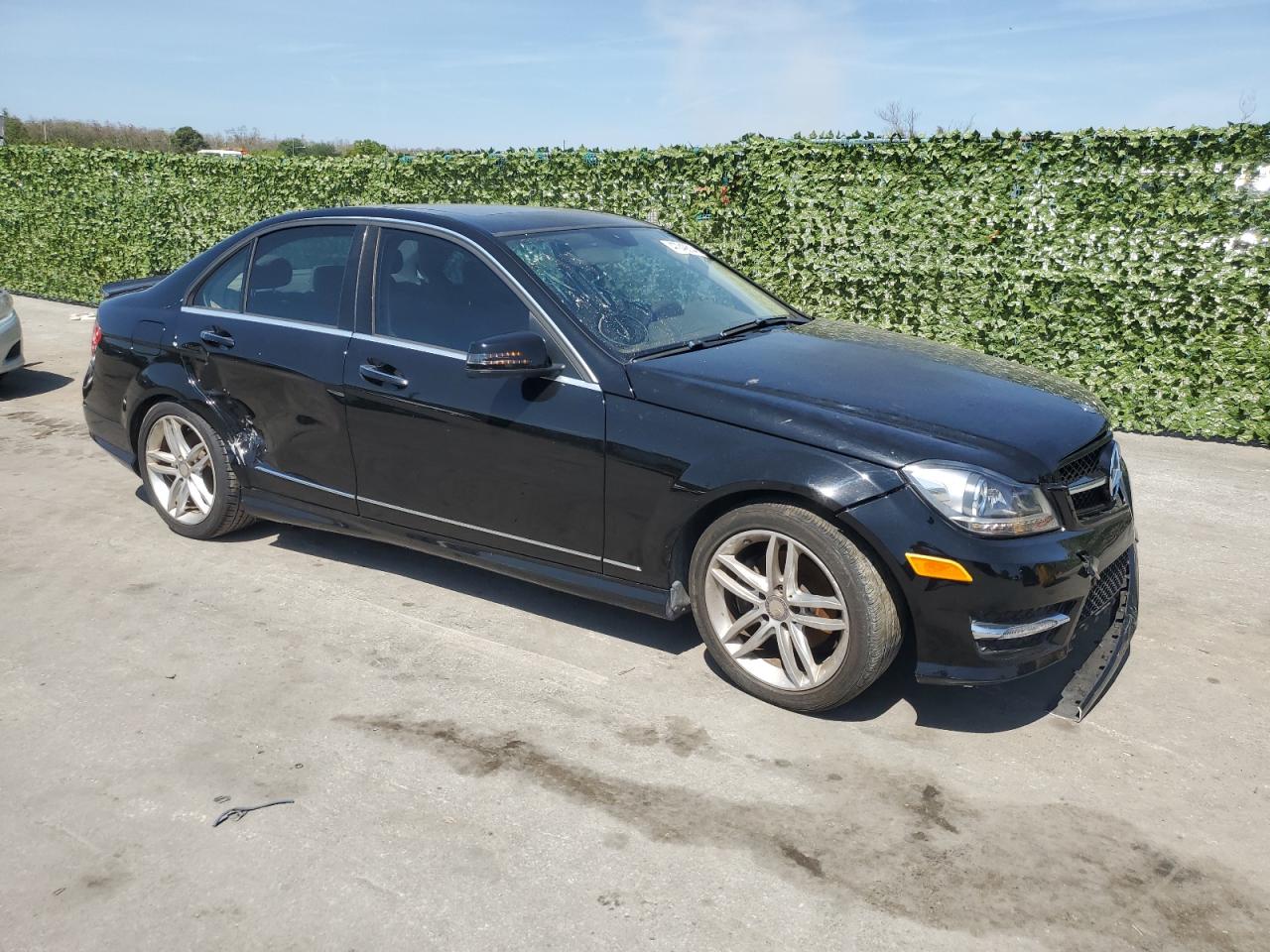 2014 Mercedes-Benz C 250 vin: WDDGF4HB7EA949577