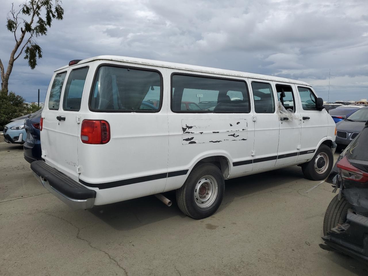 Lot #3041815418 2002 DODGE RAM WAGON