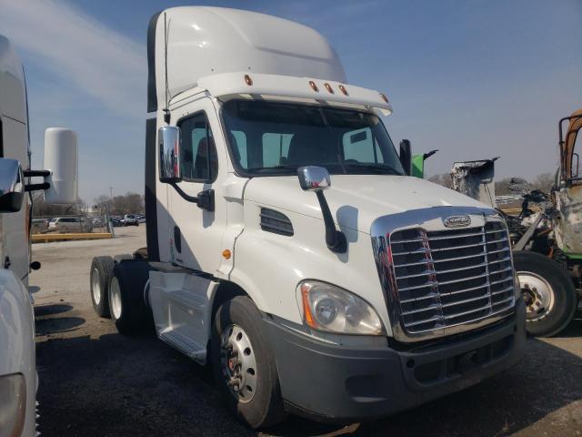 Lot #2459715603 2014 FREIGHTLINER CASCADIA 1 salvage car