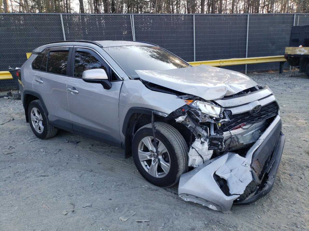 2T3P1RFV4MW225722 2021 Toyota Rav4 Xle