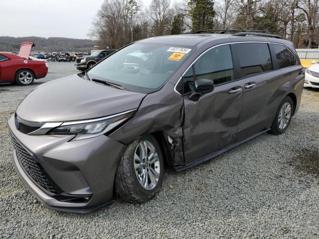 VIN 5TDDSKFC1NS047437 2022 Toyota Sienna, Xse no.1