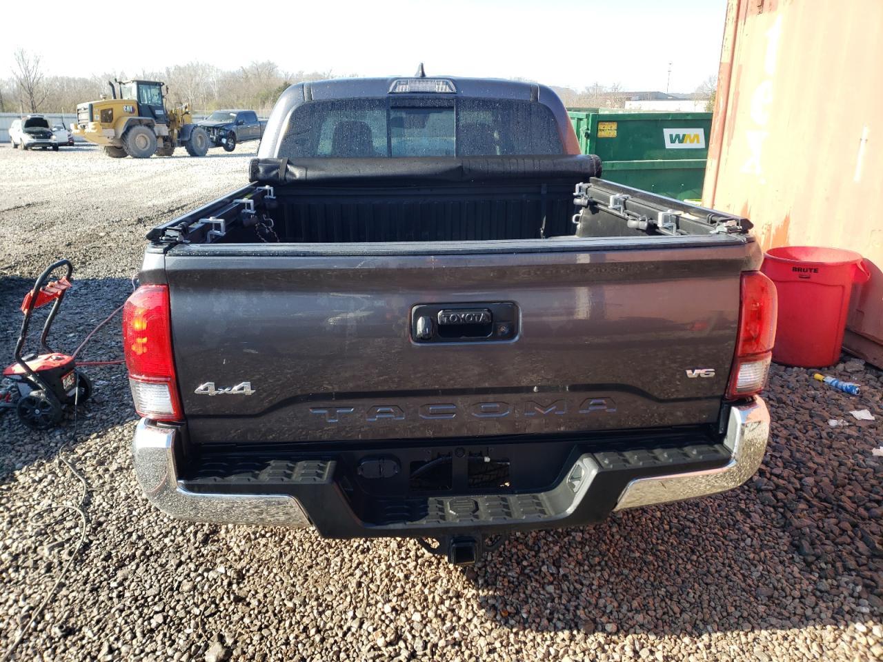 VIN: 5TFCZ5AN1JX146510 2018 TOYOTA TACOMA
