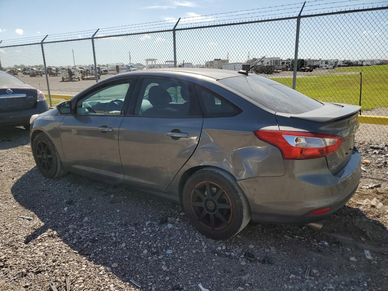 1FAHP3F24CL476205 2012 Ford Focus Se