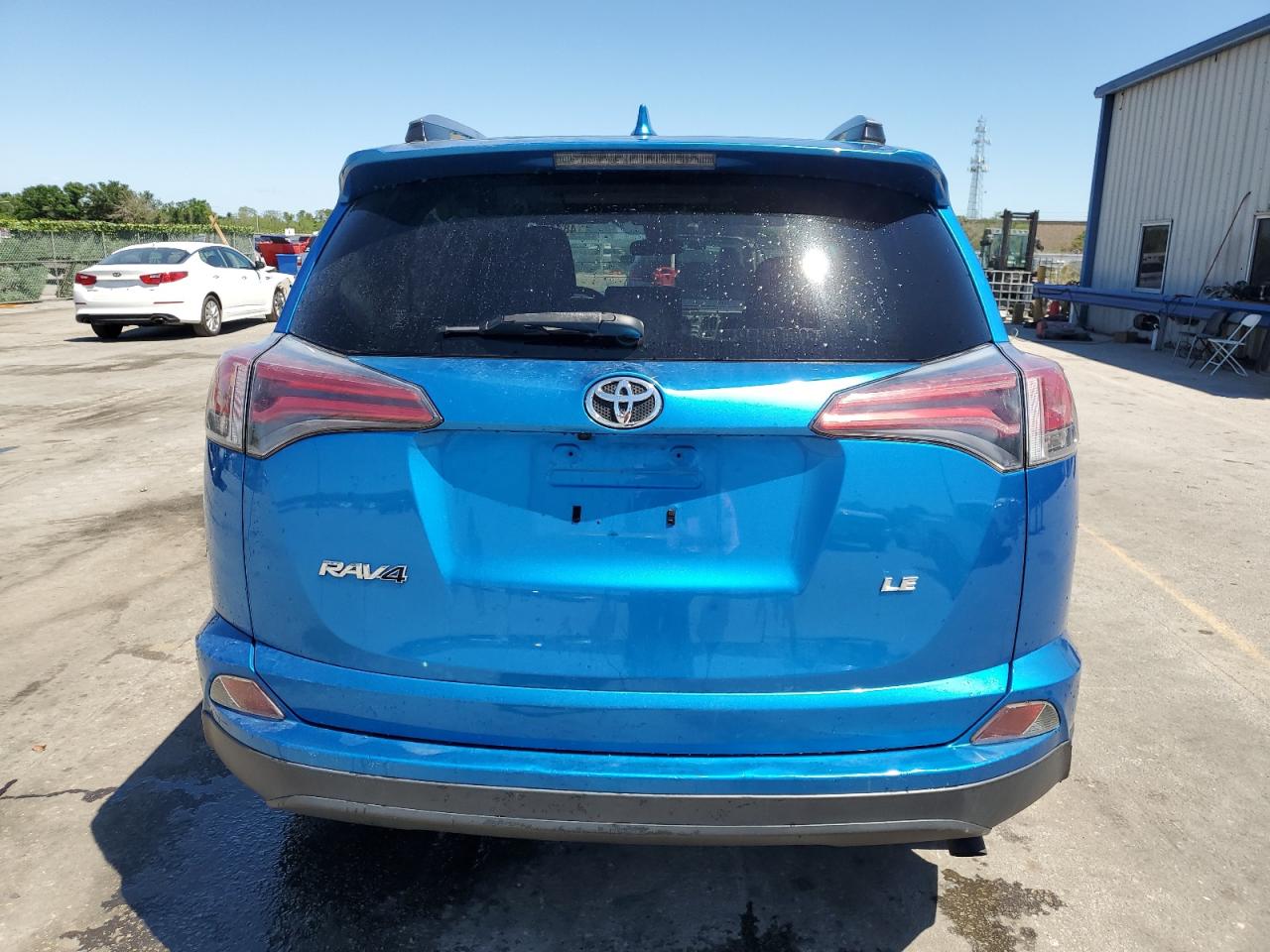 2018 Toyota Rav4 Le vin: JTMZFREV9JJ212549