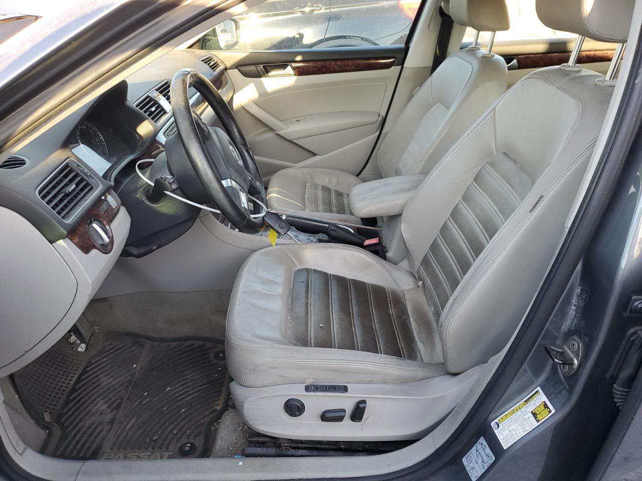 1VWCN7A37DC071018 2013 Volkswagen Passat Sel