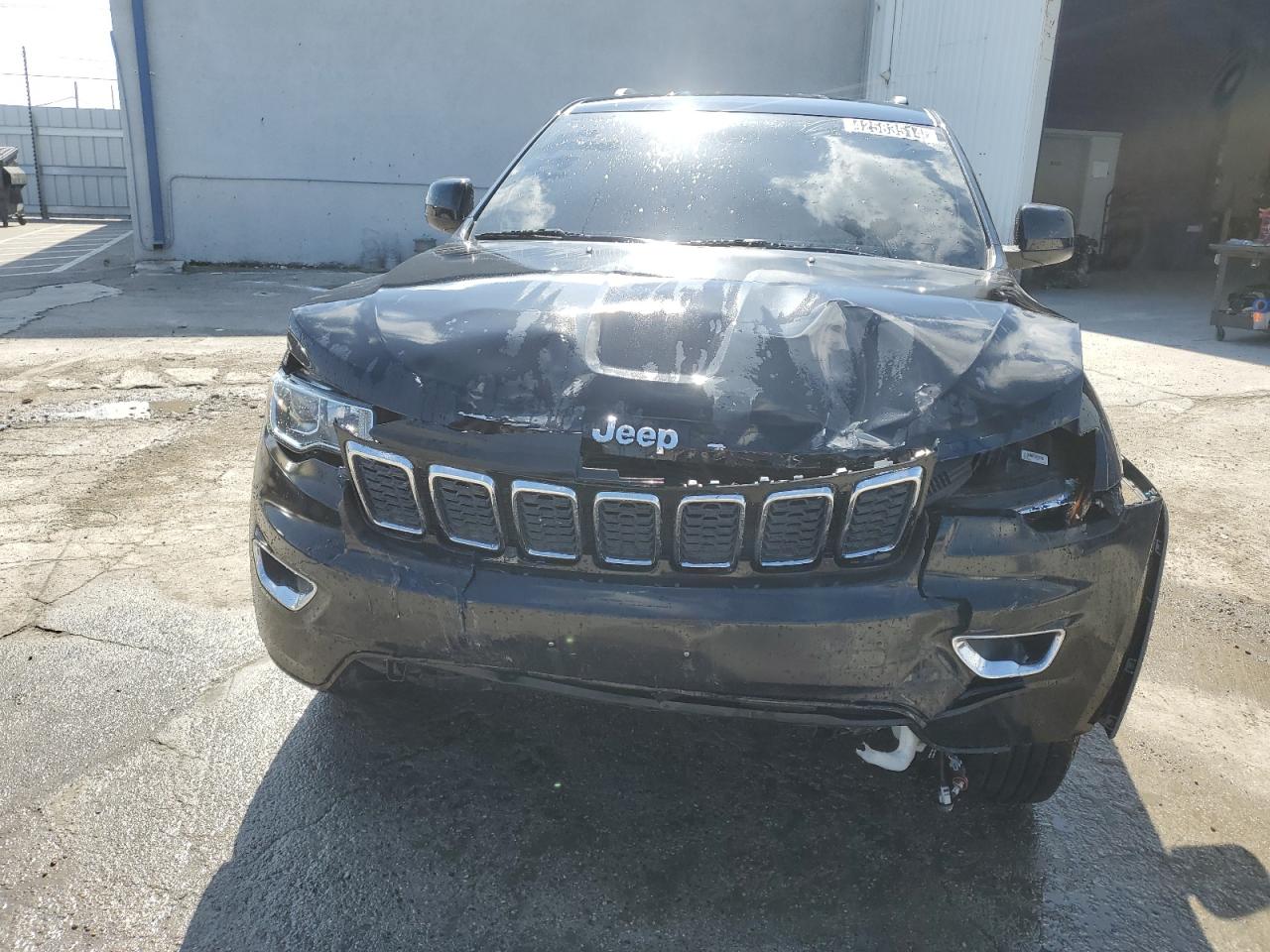 1C4RJFAG1JC350997 2018 Jeep Grand Cherokee Laredo