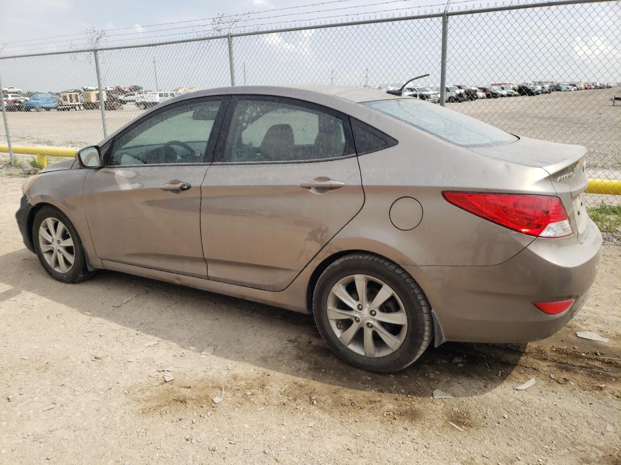 KMHCU4AEXDU353701 2013 Hyundai Accent Gls