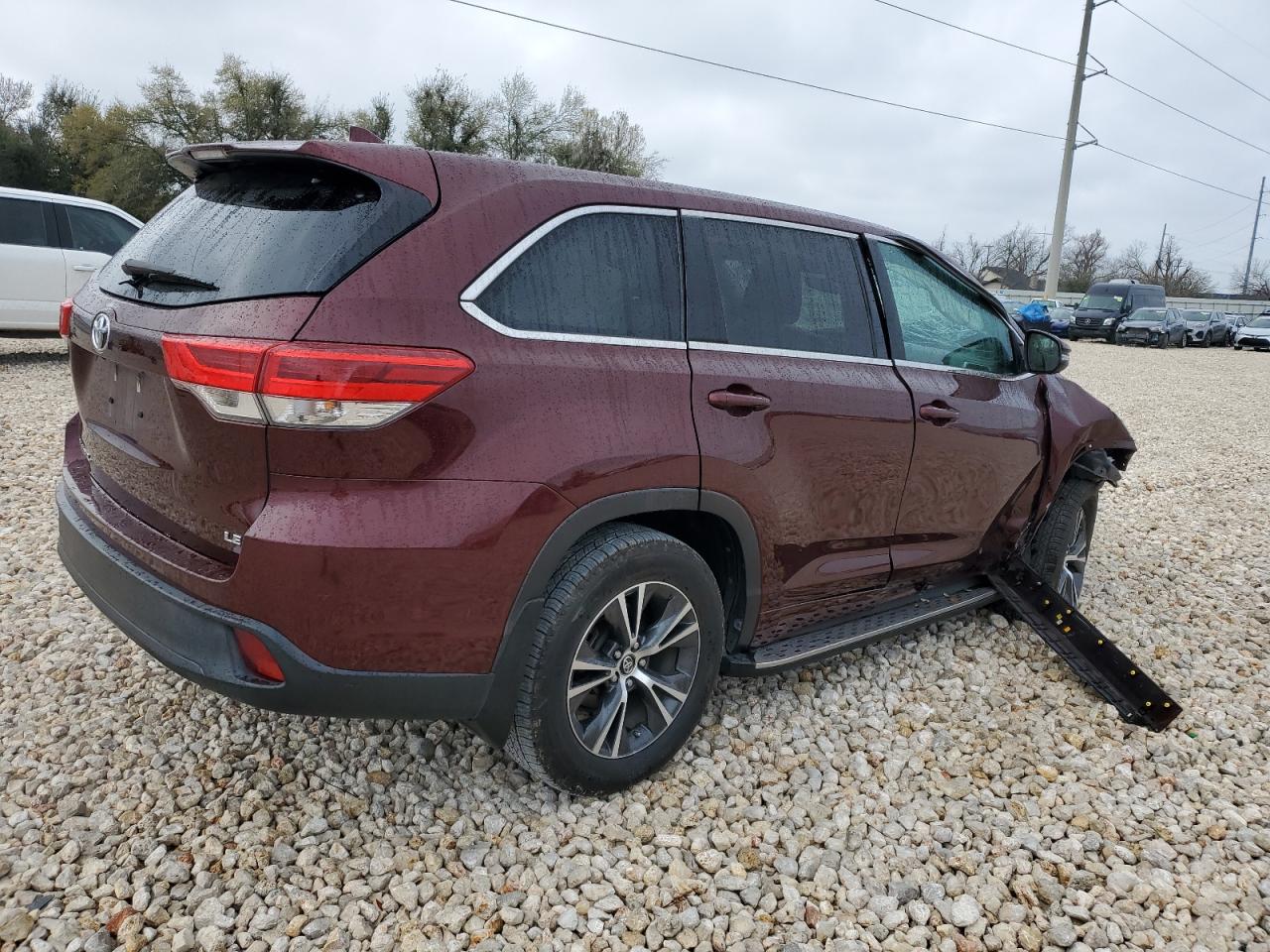 2017 Toyota Highlander Le vin: 5TDZZRFH6HS193682