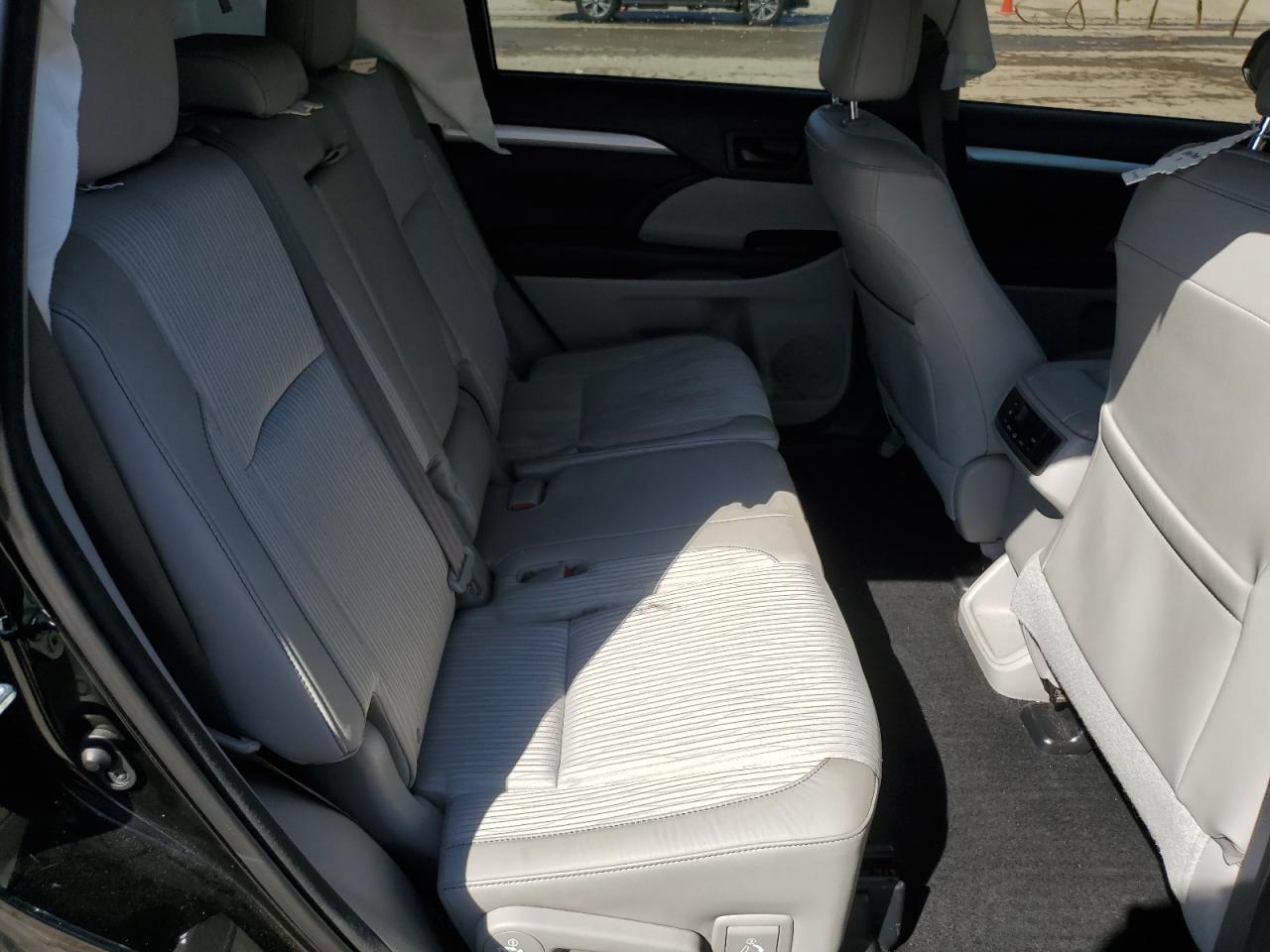 5TDBKRFH6FS167179 2015 Toyota Highlander Le