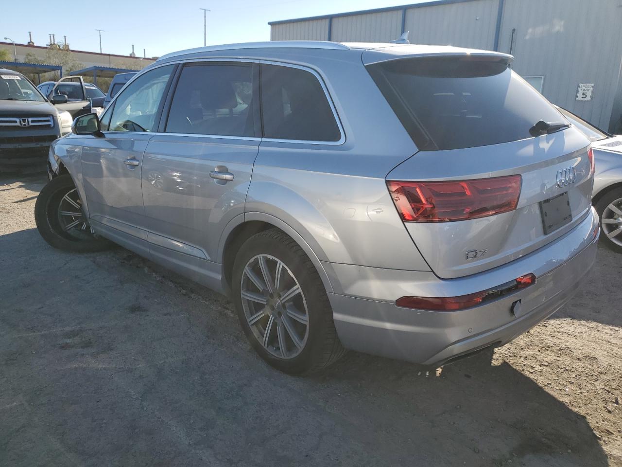 WA1LHAF7XKD037997 2019 Audi Q7 Premium Plus