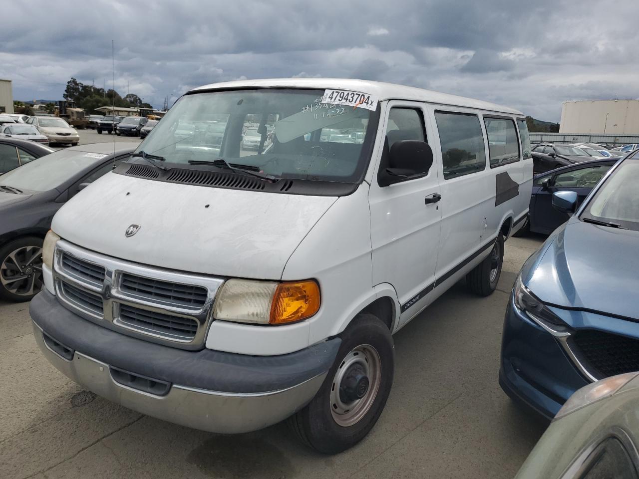 Lot #3041815418 2002 DODGE RAM WAGON