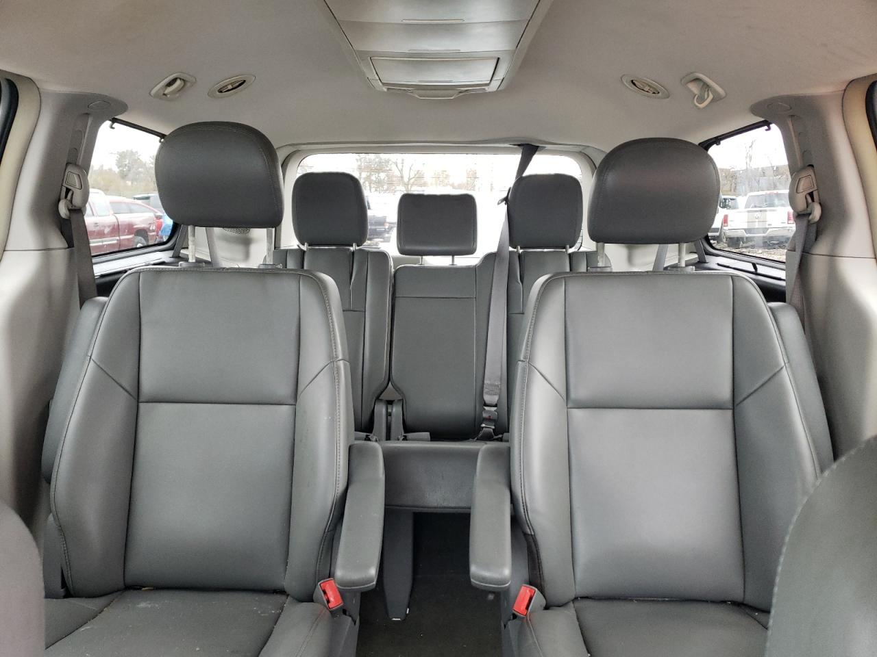 2v4rw3dg9br622061 2V4RW3DG9BR622061 2011 Volkswagen Routan Se
