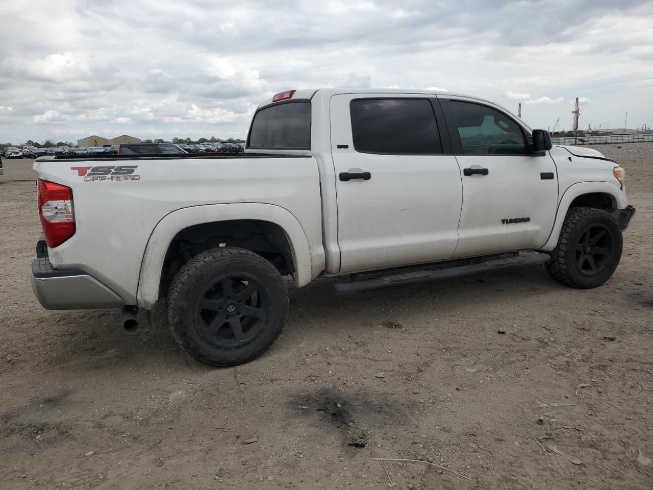 2017 Toyota Tundra Crewmax Sr5 vin: 5TFEW5F15HX215863