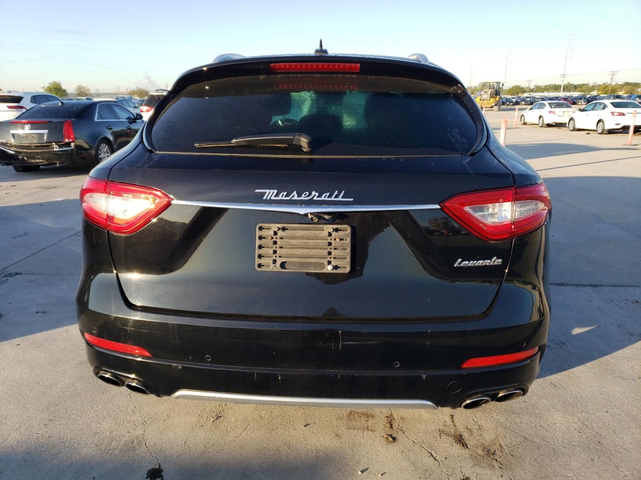 2017 Maserati Levante Luxury vin: ZN661XUL2HX249373