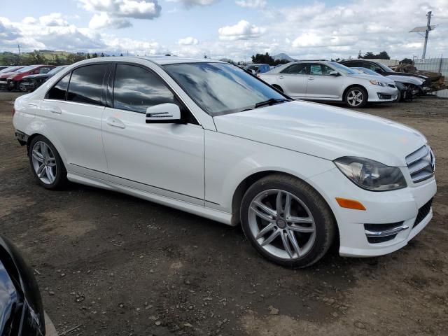 VIN WDDGF4HB8DA816860 2013 Mercedes-Benz C-Class, 250 no.4