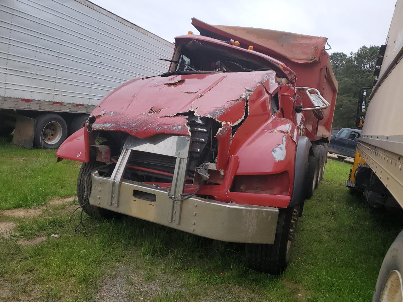 Lot #2943176406 2005 MACK 700 CV700