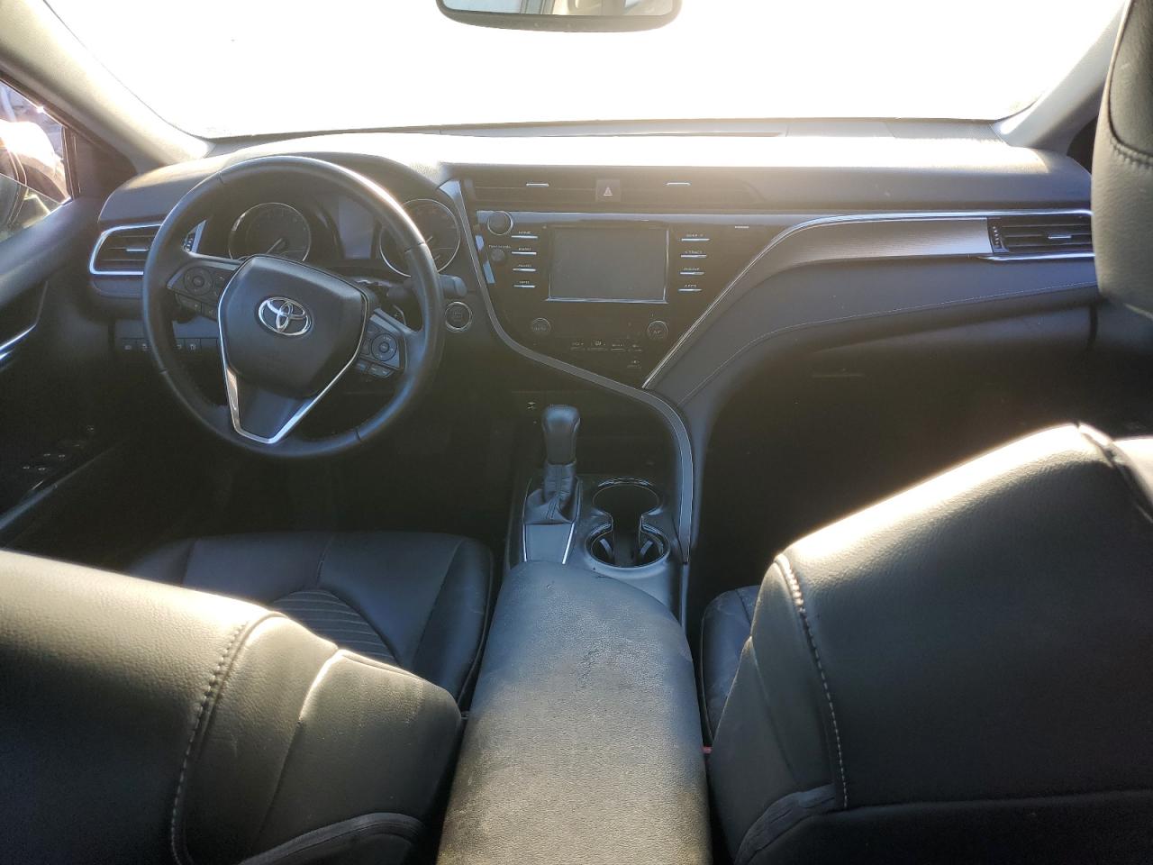 2018 Toyota Camry L vin: 4T1B11HK9JU653515