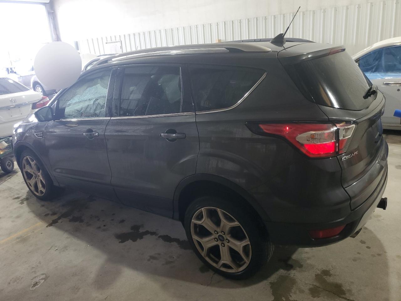 1FMCU9J92JUC56147 2018 Ford Escape Titanium