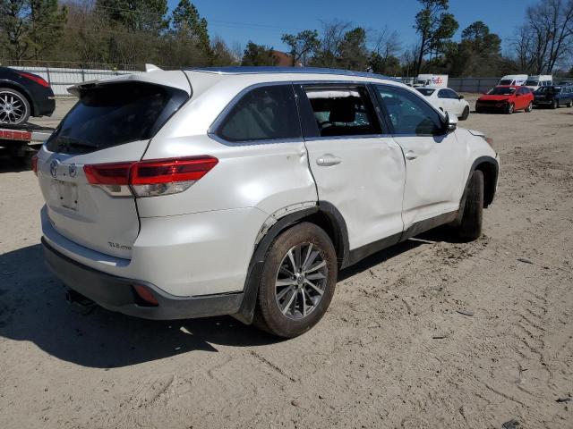 VIN 5TDJZRFH0KS721026 2019 Toyota Highlander, SE no.3