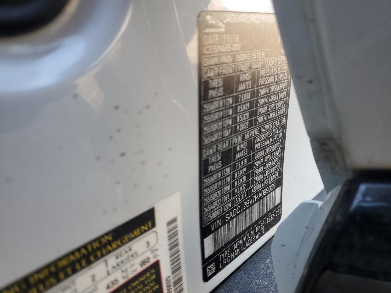 SADCL2BV7HA099029 2017 Jaguar F-Pace R - Sport