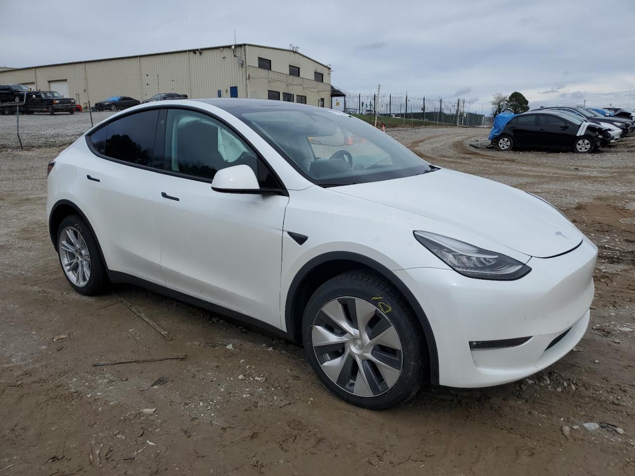 2022 Tesla Model Y vin: 7SAYGDEE1NF339288