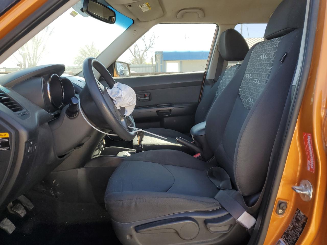 KNDJT2A21B7316850 2011 Kia Soul +