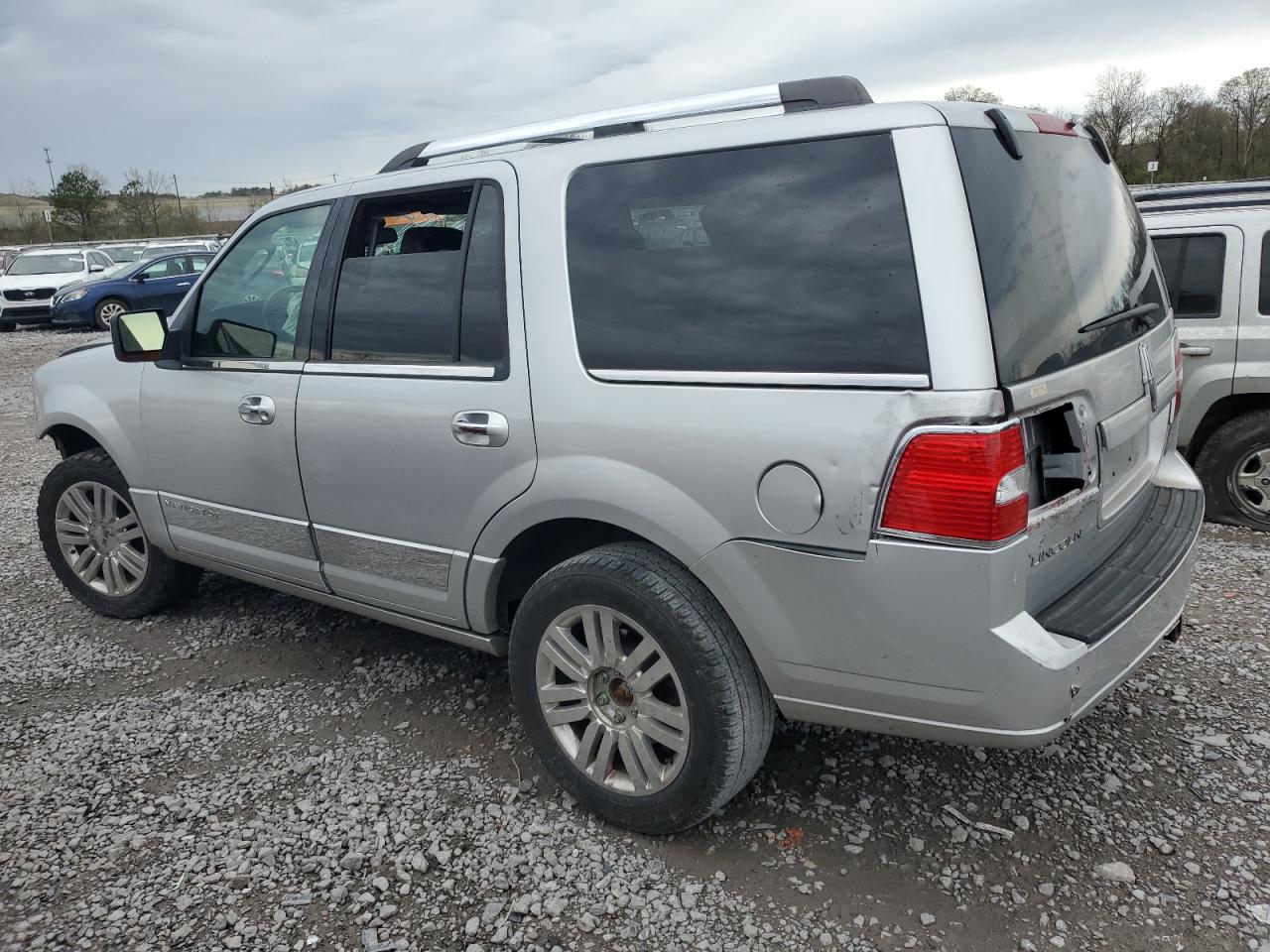 5LMJJ2H5XBEJ08203 2011 Lincoln Navigator