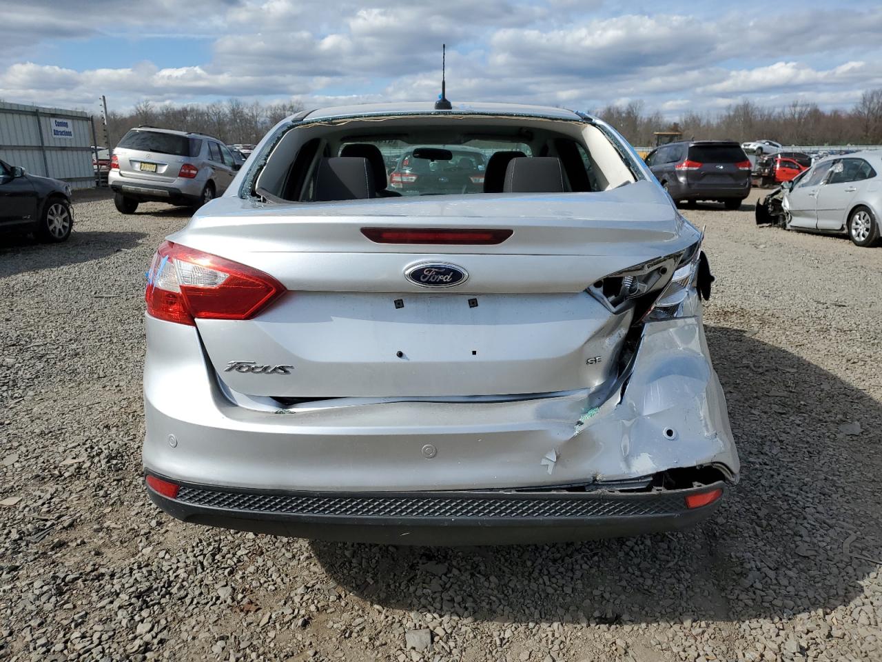 1FADP3F24DL338132 2013 Ford Focus Se