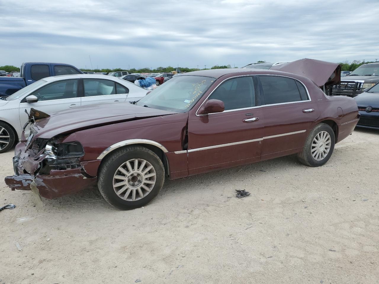 1LNHM81W53Y689947 2003 Lincoln Town Car Executive