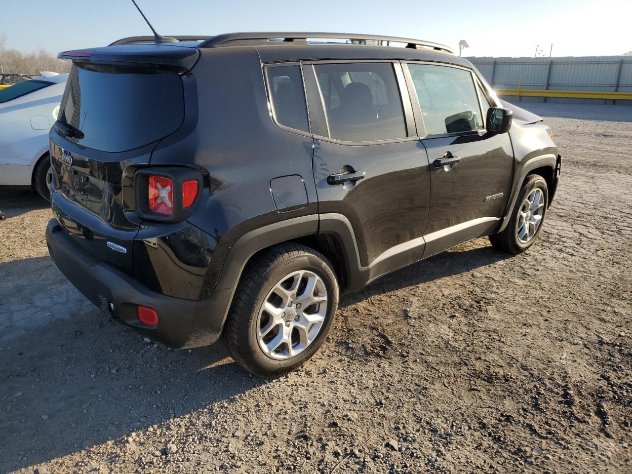 2015 Jeep Renegade Latitude vin: ZACCJABT4FPC26343