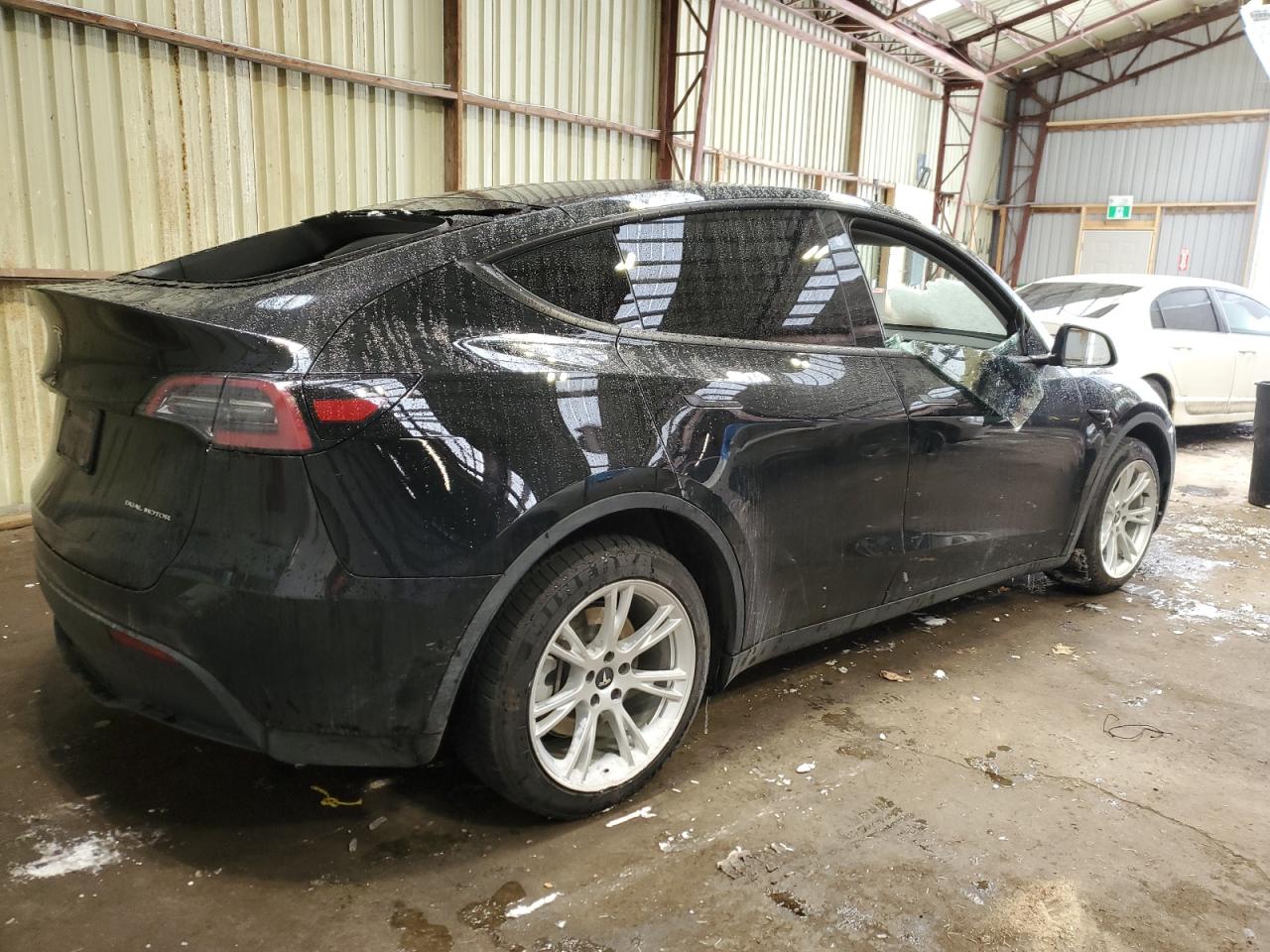 7SAYGDEE7NF375325 2022 Tesla Model Y