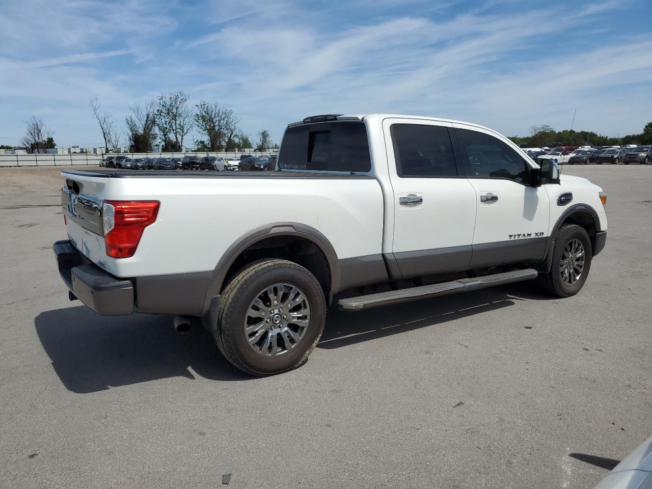 1N6BA1F44HN509333 2017 Nissan Titan Xd Sl