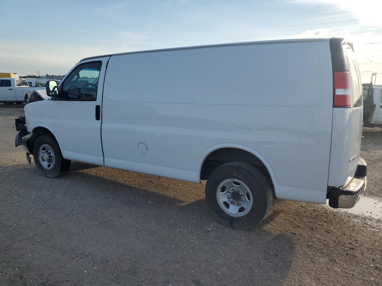 1GCWGAFG5J1910559 2018 Chevrolet Express G2500