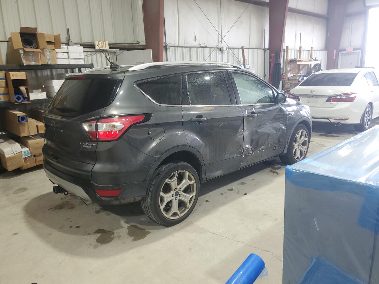 1FMCU9J92JUC56147 2018 Ford Escape Titanium