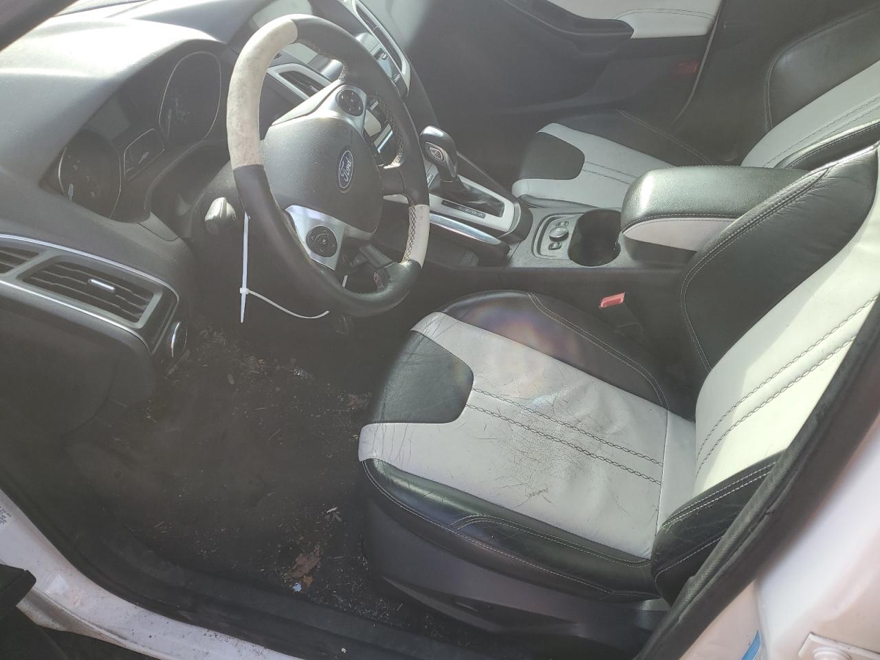 1FAHP3J27CL118278 2012 Ford Focus Titanium