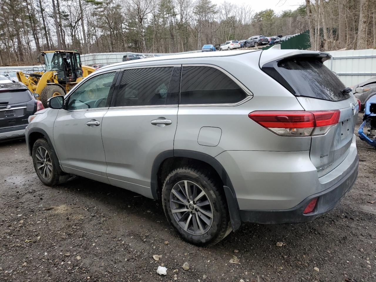 5TDJZRFH7JS496666 2018 Toyota Highlander Se