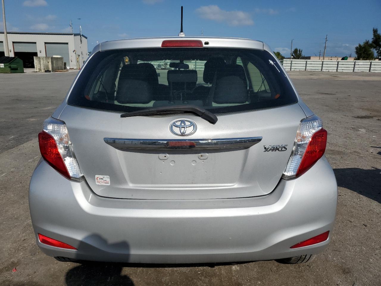 JTDJTUD38CD518670 2012 Toyota Yaris