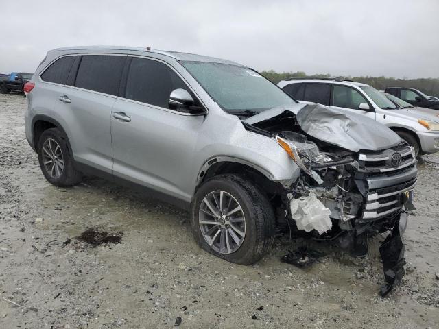 VIN 5TDKZRFH7KS559108 2019 Toyota Highlander, SE no.4