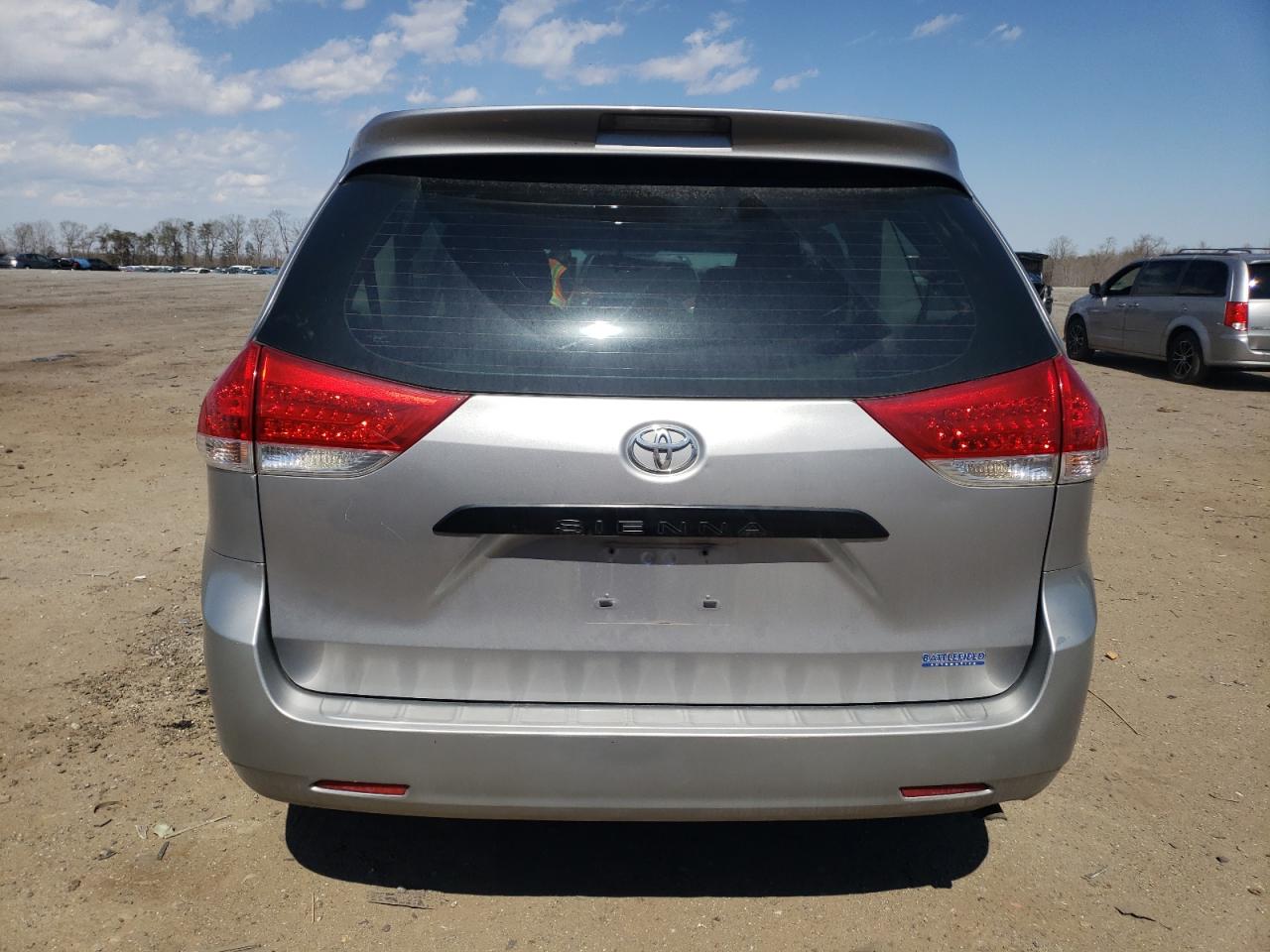 5TDZK3DC0CS193890 2012 Toyota Sienna