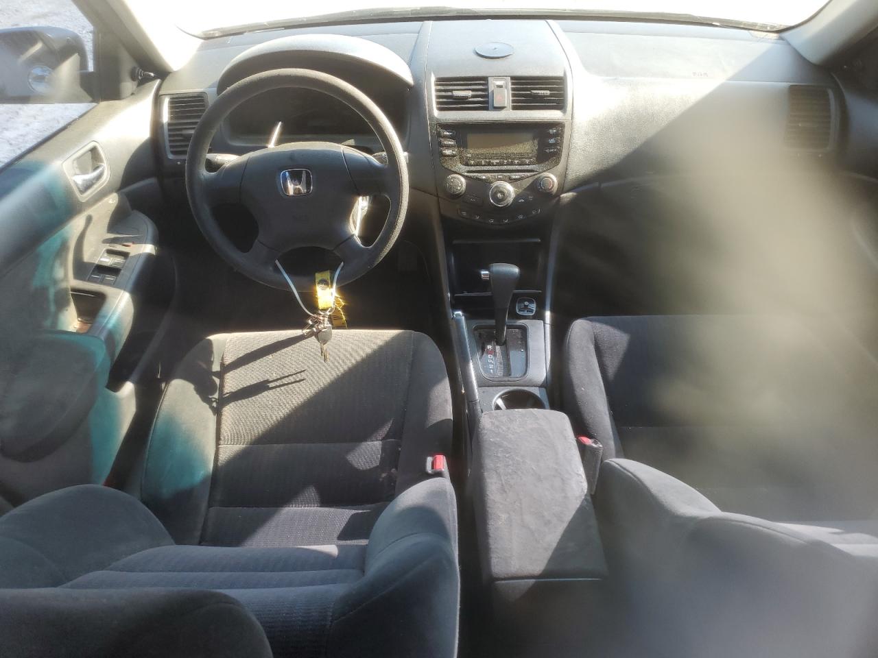 1HGCM56155A121026 2005 Honda Accord Dx