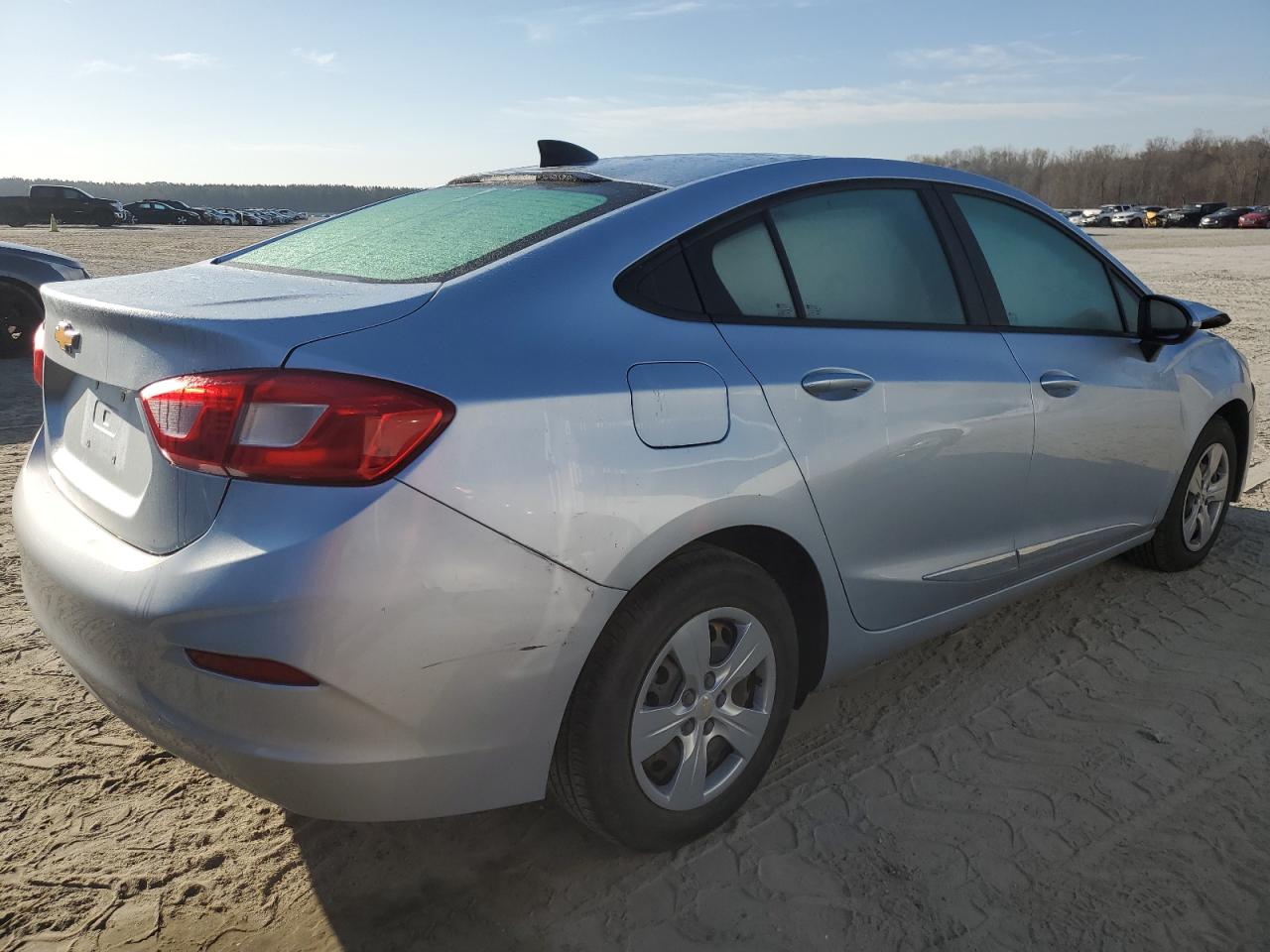 2018 Chevrolet Cruze Ls vin: 1G1BC5SM2J7150139