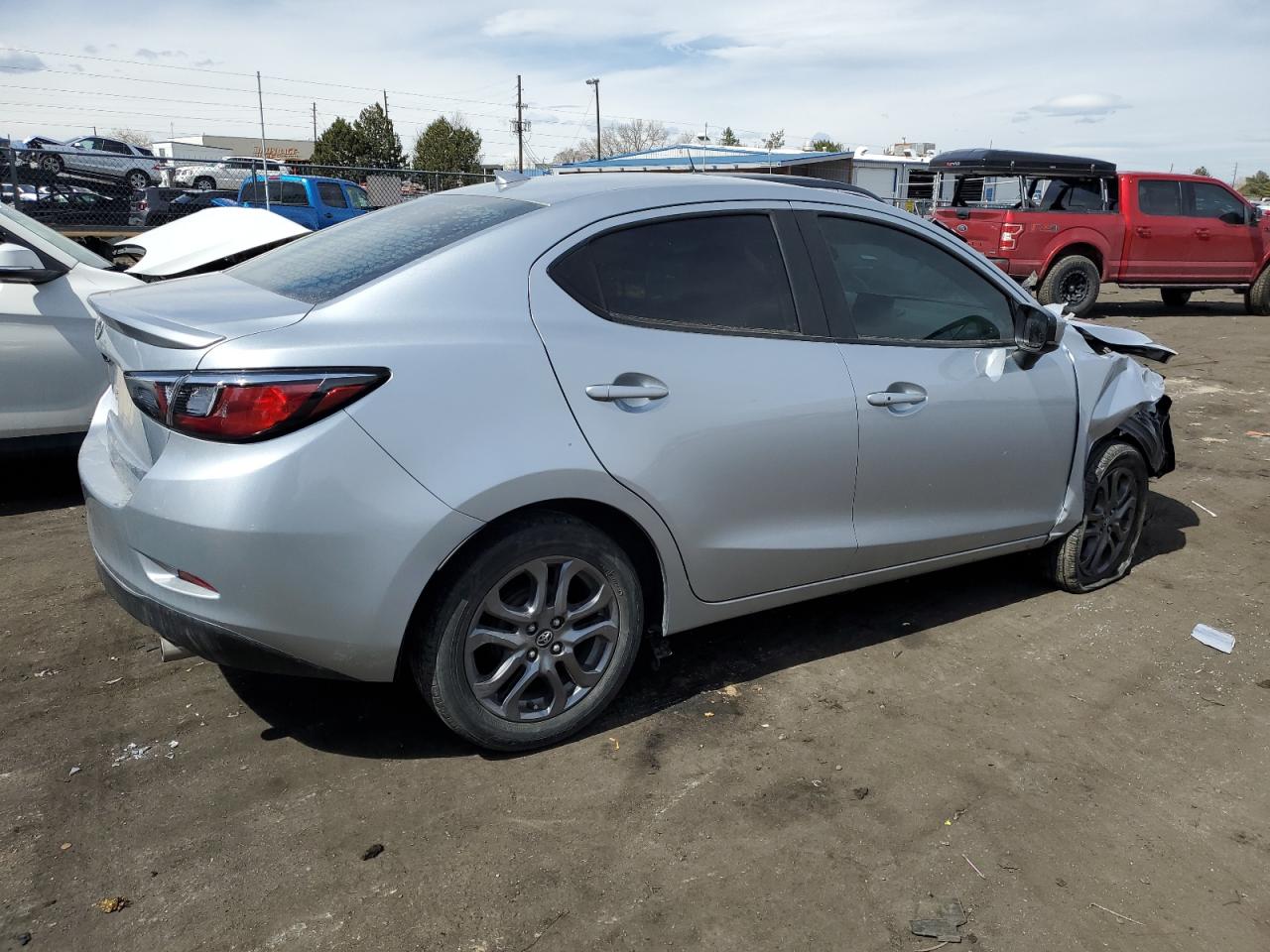 2019 Toyota Yaris L vin: 3MYDLBYV5KY513954