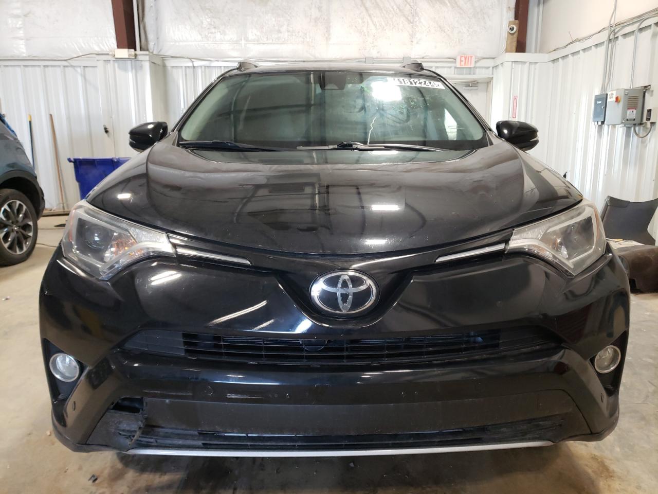 2T3RFREV5HW647225 2017 Toyota Rav4 Xle