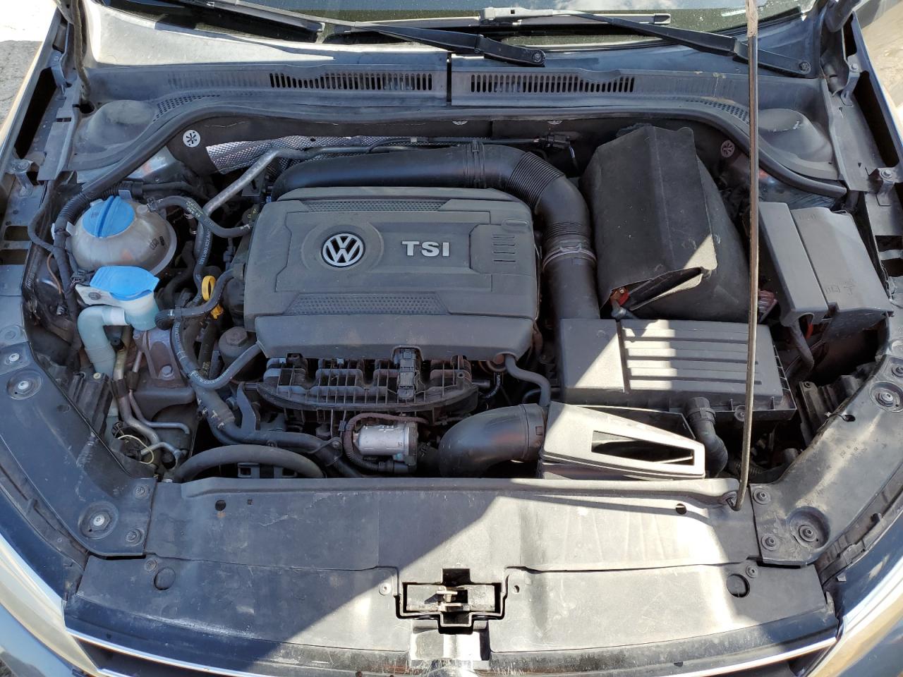 3VWD17AJ7FM425779 2015 Volkswagen Jetta Se