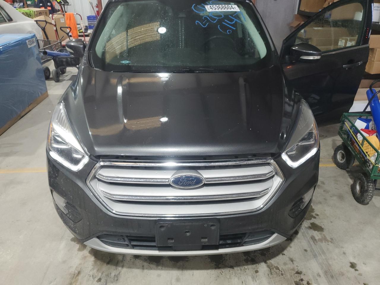 1FMCU9J92JUC56147 2018 Ford Escape Titanium