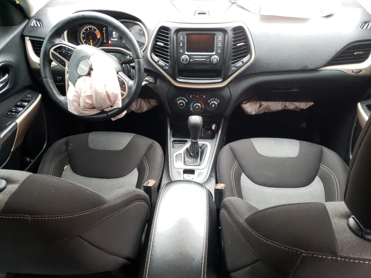 1C4PJLCX8JD527896 2018 Jeep Cherokee Latitude