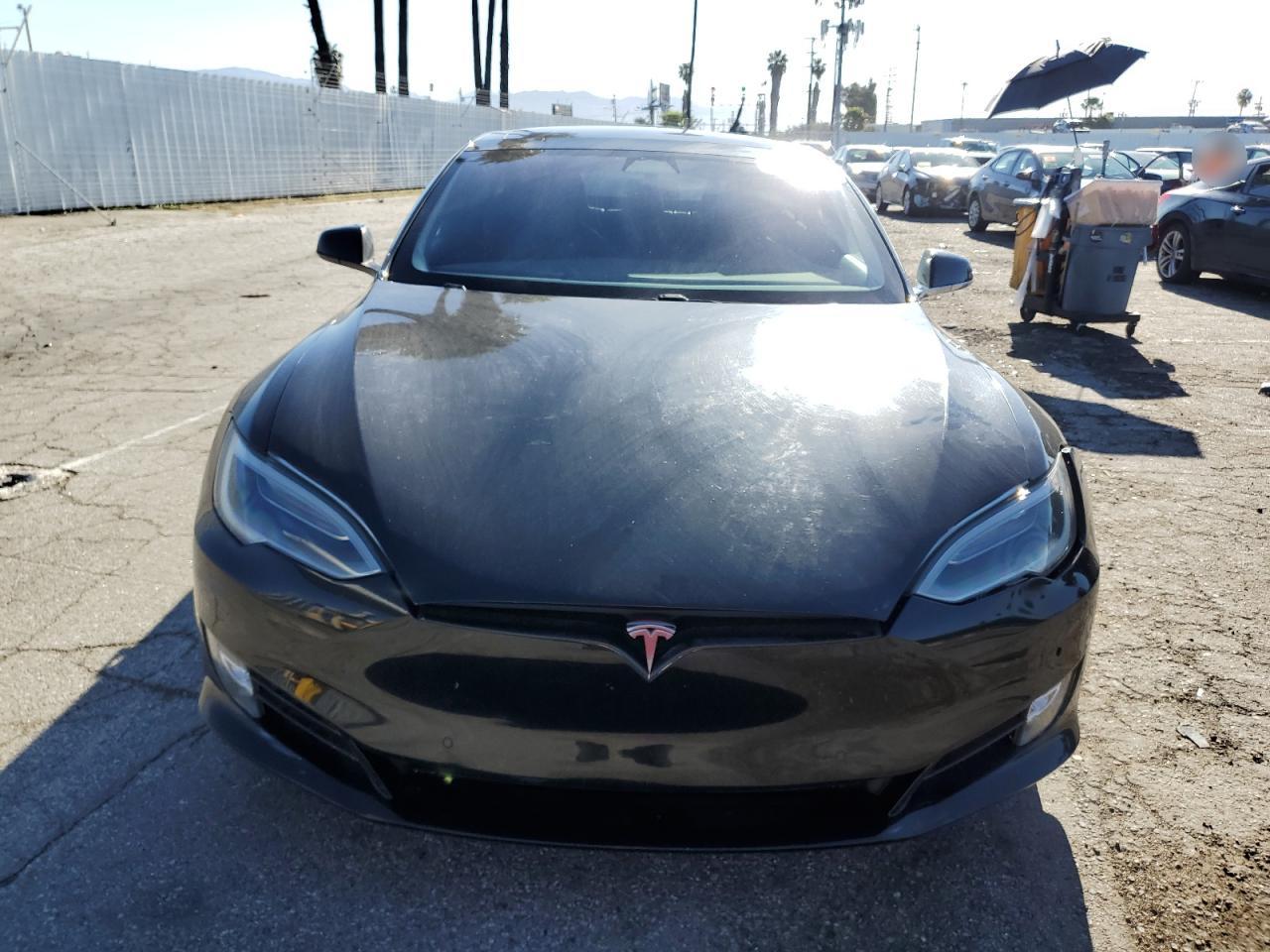 5YJSA1E29JF271597 2018 Tesla Model S