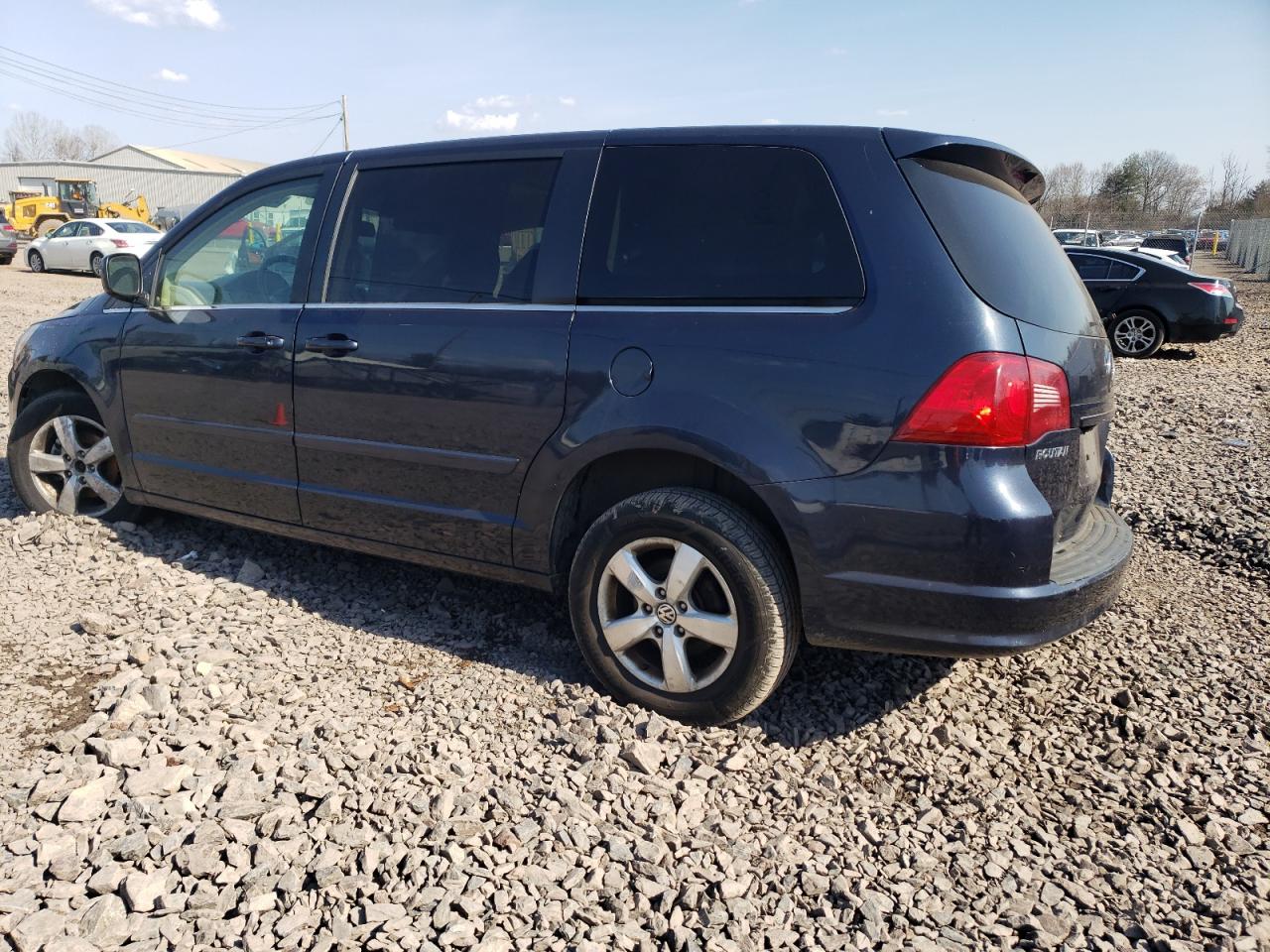 2V8HW34159R544734 2009 Volkswagen Routan Se