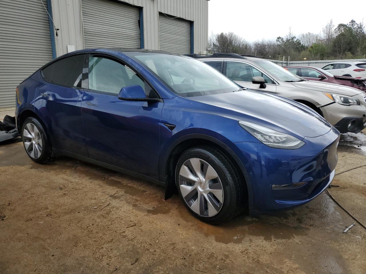 2022 Tesla Model Y vin: 7SAYGDEE4NA005205